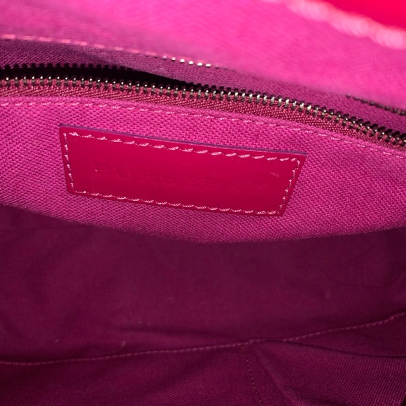 Burberry embossed checker patent bag - Picture 3 of 6